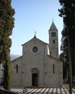De kerk van de heilige Cyrus in Genua, waar de relikwieën van 'de echte' sint Valentijn worden bewaard (bron: wikimedia)