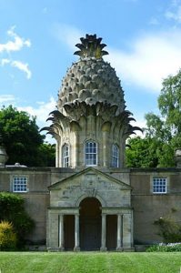Dunmore Pineapple, Dunmore Park near Airth, built in 1761 (Wikimedia, photo Kim Traynor)