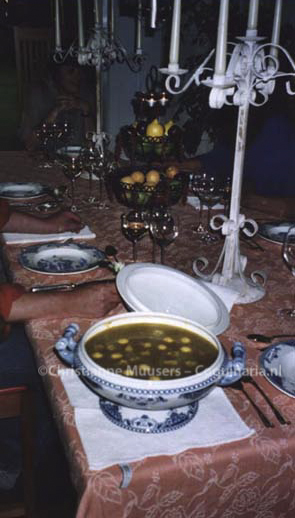 Aan tafel voor een dinertje met recepten uit de 19de eeuw
