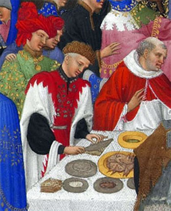 Zilveren en gouden schalen en een stapeltje 'broodborden'. Detail uit het getijdenboek van de Duc de Berry, maand januari (bron Wikimedia)