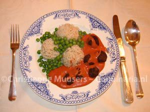 Ouderwetse gehaktballetjes in tomatensaus