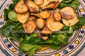 Salade met pastinaakchips
