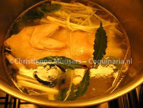 Chicken stock for Indonesian dishes