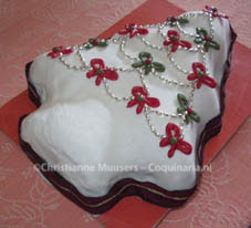 Kerstcake met ongekleurde (witte) glazuur