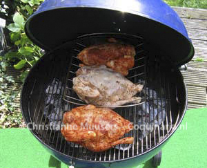 De middelste kip op de barbecue is de middeleeuwse gevulde kip