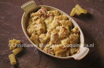 Macaroni met ham en kaas
