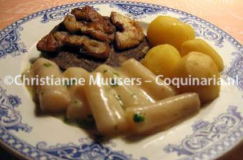 Schorseneren met peterseliesaus